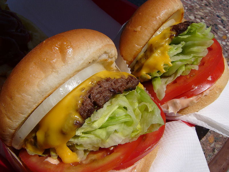 קובץ:In-N-Out Burger cheeseburgers.jpg