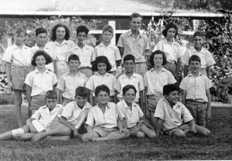 קובץ:PikiWiki Israel 9384 Gan-Shmuel - a group of children and their teacher.jpg